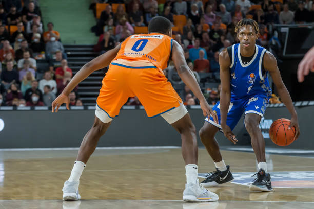 对实力强大 对实力强大